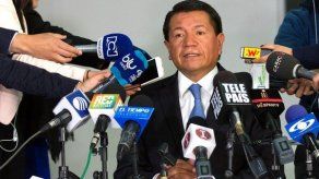 Defensor del Pueblo de Colombia niega supuesto acoso sexual a exsecretaria