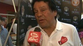 Presenta reloj edición limitada de Roberto Durán