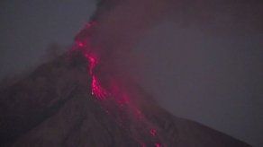 Volcán de Fuego de Guatemala lanza ceniza a poblados tras potente erupción