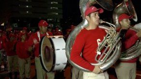 Con Desfile de Antorchas se da inicio formal a las Fiestas Patrias