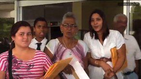 Padres de bebés fallecidos lamentan inasistencia de Llorens a reunión