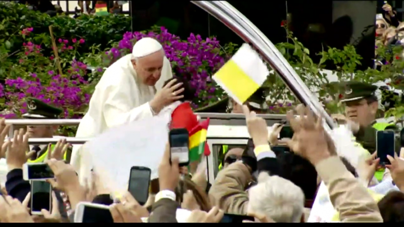 Papa Francisco condena en Bolivia el descarte y el consumismo