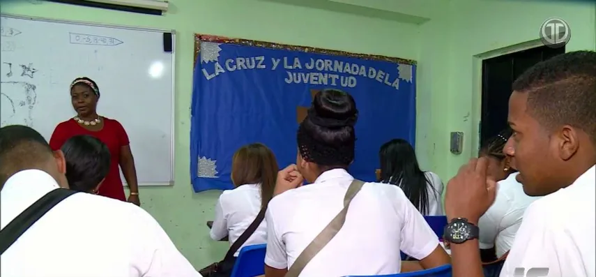 Cursos de reforzamiento para estudiantes de sexto año en universidades.