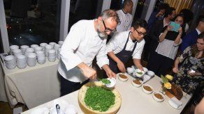 El cocinero Massimo Bottura aboga por transformar la pasión en emociones