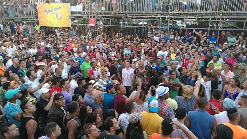 Topón de tres reinas en el Parque Porras