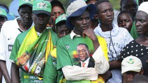 Presidente de Zimbabue desiste de concurrir a acto
