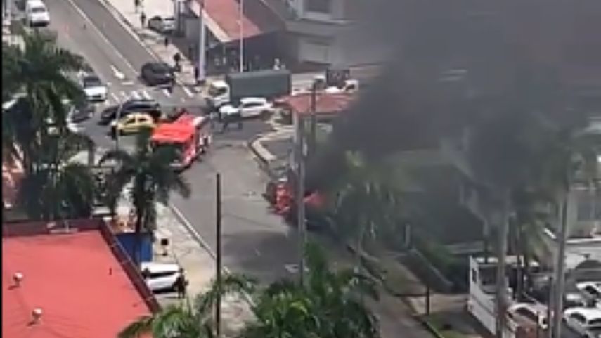 Bomberos atienden emergencia por choque en Bella Vista