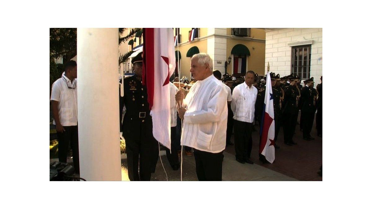 Con izada de la Bandera, Presidente inicia actos del Día de los Símbolos Patrios