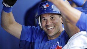 Omar Vizquel se queda en el roster de los Azulejos