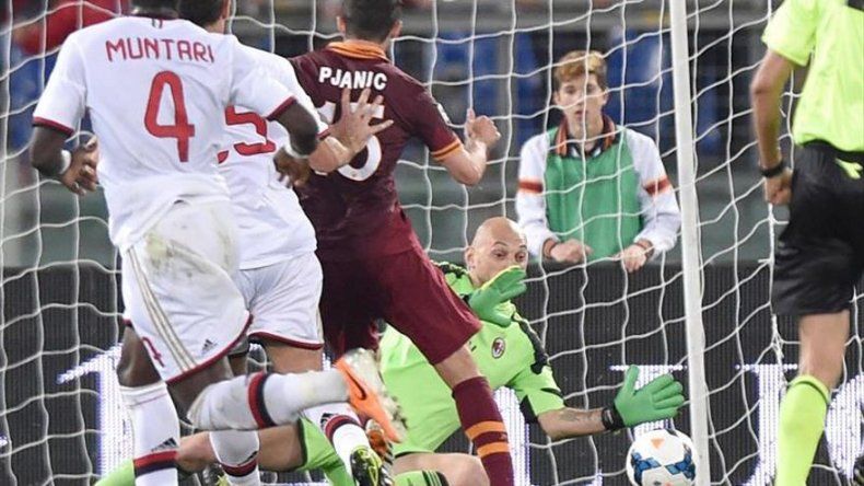 Roma derrota a Milan y retrasa título matemático de Juventus