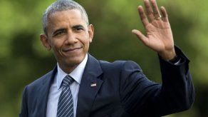 Obama interrumpe vacaciones para hacer campaña por Clinton