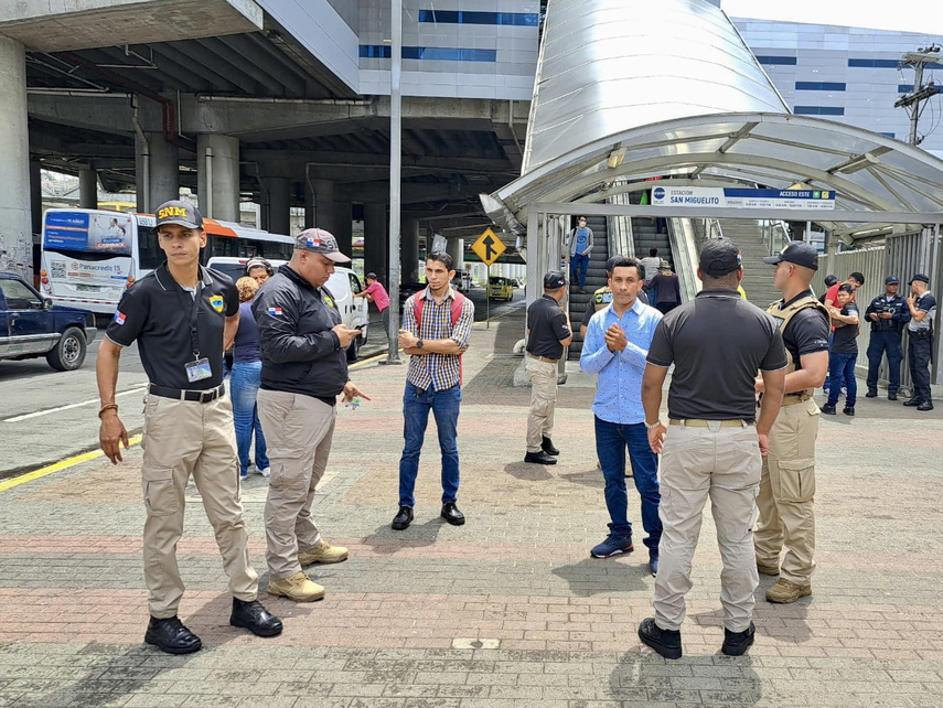 Migración realizó un operativo migratorio en varias estaciones del metro