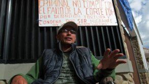 Ecuatoriano cumple 50 días en huelga ante la embajada de Panamá