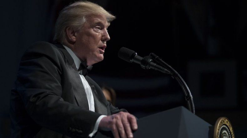 Expertos jurídicos aconsejan a Trump que deje de tuitear