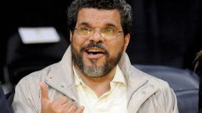 Exempleado de Luis Guzmán acuerda mantenerse lejos del actor