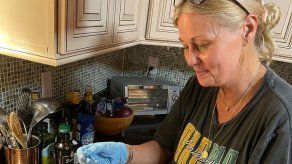 Elle King muestra en Instagram a su madre cocinando su placenta.