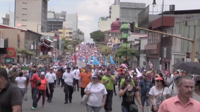 Miles de trabajadores en huelga exigen retiro de reforma fiscal en Costa Rica