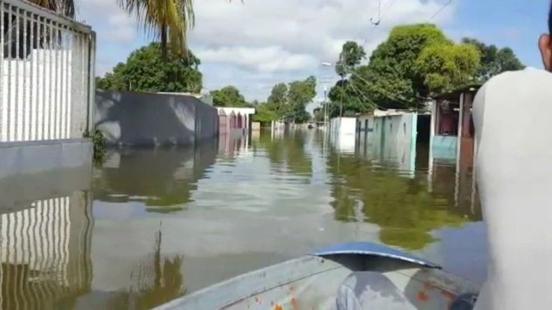 Inundaciones en el sur de Venezuela añaden más drama a la crisis