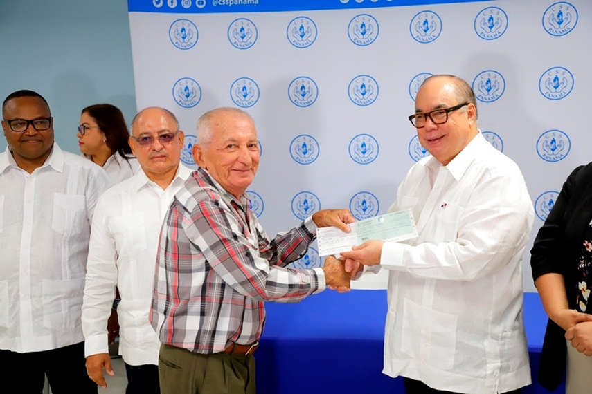 CSS entrega el pago de la prima de antigüedad a exfuncionarios de Coclé CSS entrega el pago de la prima de antigüedad a exfuncionarios de Coclé