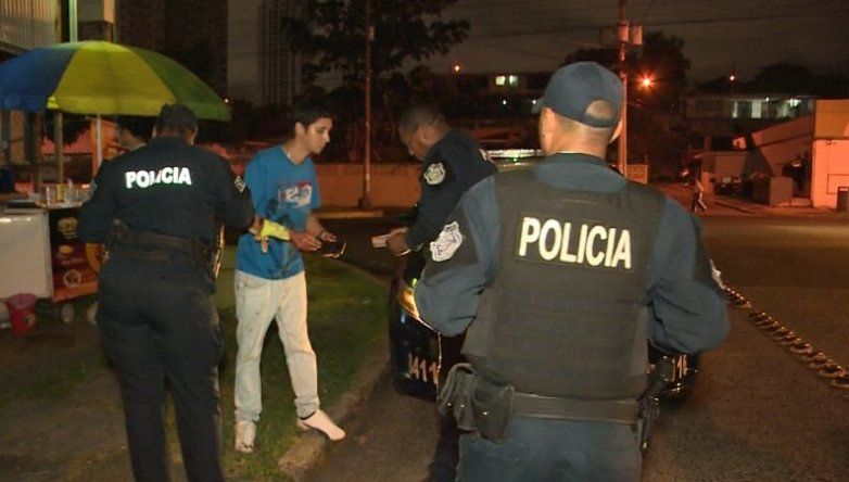 Apuñalan múltiples veces a conductor de plataforma de transporte para robarle el vehículo