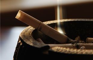Conferencia de OMS aprueba directrices para subir impuestos sobre tabaco