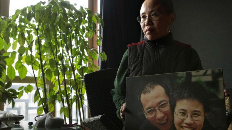China libera a viuda de premio Nobel de arresto domiciliario