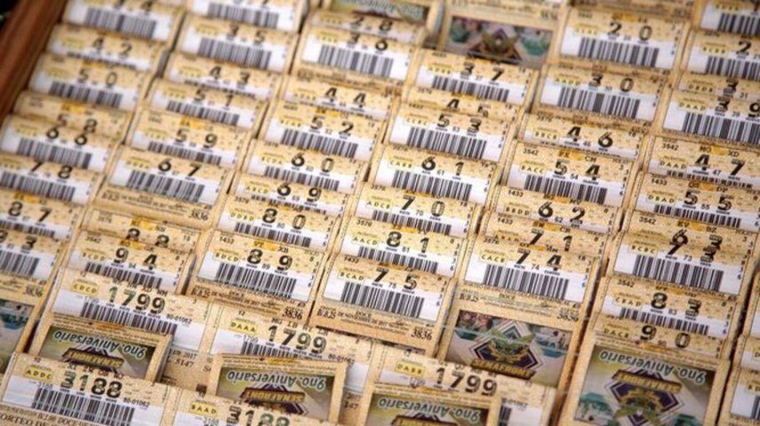 Chances y billetes de la Lotería de Panamá.
