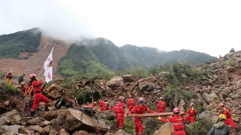 Al menos doce muertos en hotel chino arrasado por deslizamiento de tierra