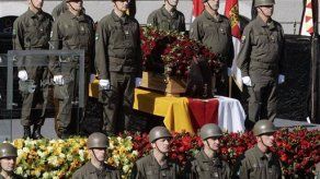 Miles acuden a funeral de polémico político austriaco