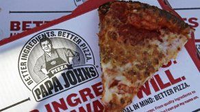 Papa Johns retira de publicidad cara de su fundador