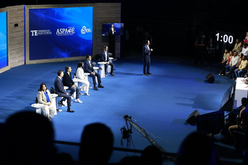 Canidatos durante el segundo debate presidencial.&nbsp;