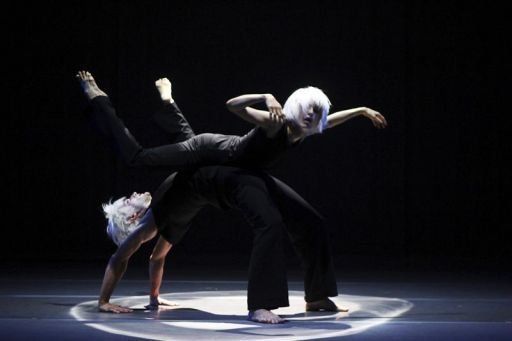 Una caja mágica en 3D sumerge la danza en un universo paralelo