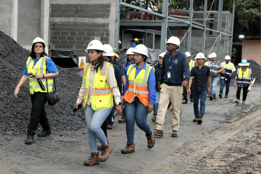 INADEH recorre los avances del Hotel Escuela y los edificios 1 y 2 en Tocumen.