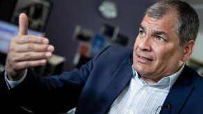 Expresidente Correa pide adelantar elecciones en Ecuador ante grave conmoción social