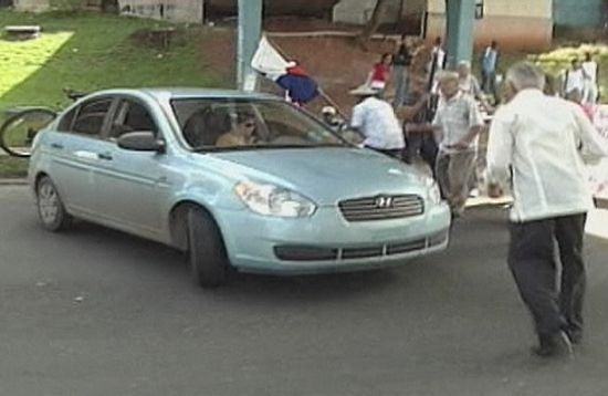 Jubilados agreden a una conductora, en la Transístmica