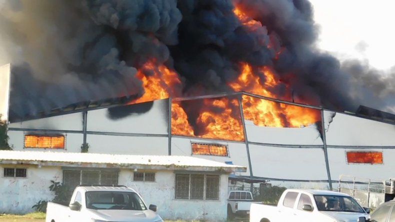 Logran controlar incendio en Las Tablas tras varias horas de labor