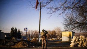 Ucrania impone pasaportes en demarcaciones con el este separatista