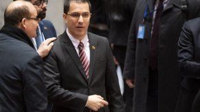 Venezuela dice que ordenó la expulsión del resto de diplomáticos de EE.UU.