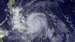 El super tifón Haiyan comenzó a golpear Filipinas