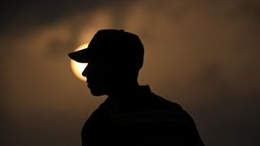 Migrante venezolano demanda a Trump