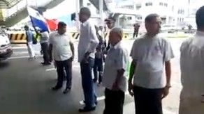 Jubilados cierran calles como medida de presión para obtener su aumento