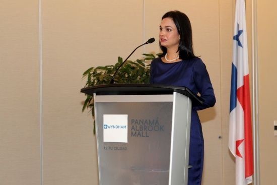Vicepresidenta panameña destaca logros de las mujeres en su país
