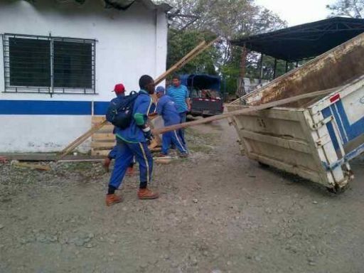 Investigan robo de uniformes a tres trabajadores de Aguaseo en Colón