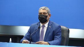 El ministro de Salud, Luis Sucre.