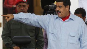 Maduro ordena remover en 48 horas a funcionarios que firmaron por el revocatorio