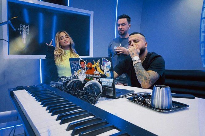 BK y DIMELO FLOW junto a la cantante Ally Brooke.