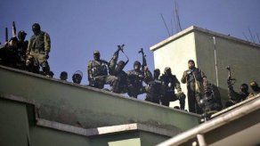 Enfrentamiento entre presos deja 4 muertos y 11 heridos en cárcel de Bolivia