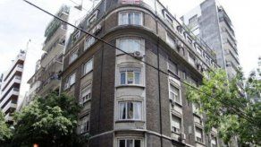 Expresidenta argentina denuncia intoxicación de personal doméstico tras allanamiento