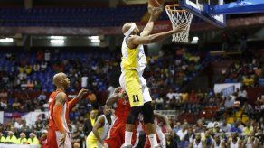 Correcaminos y Caballos en el partido inaugural de la LPB