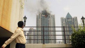 Cuatro heridos por incendio en torre residencial en Mumbai